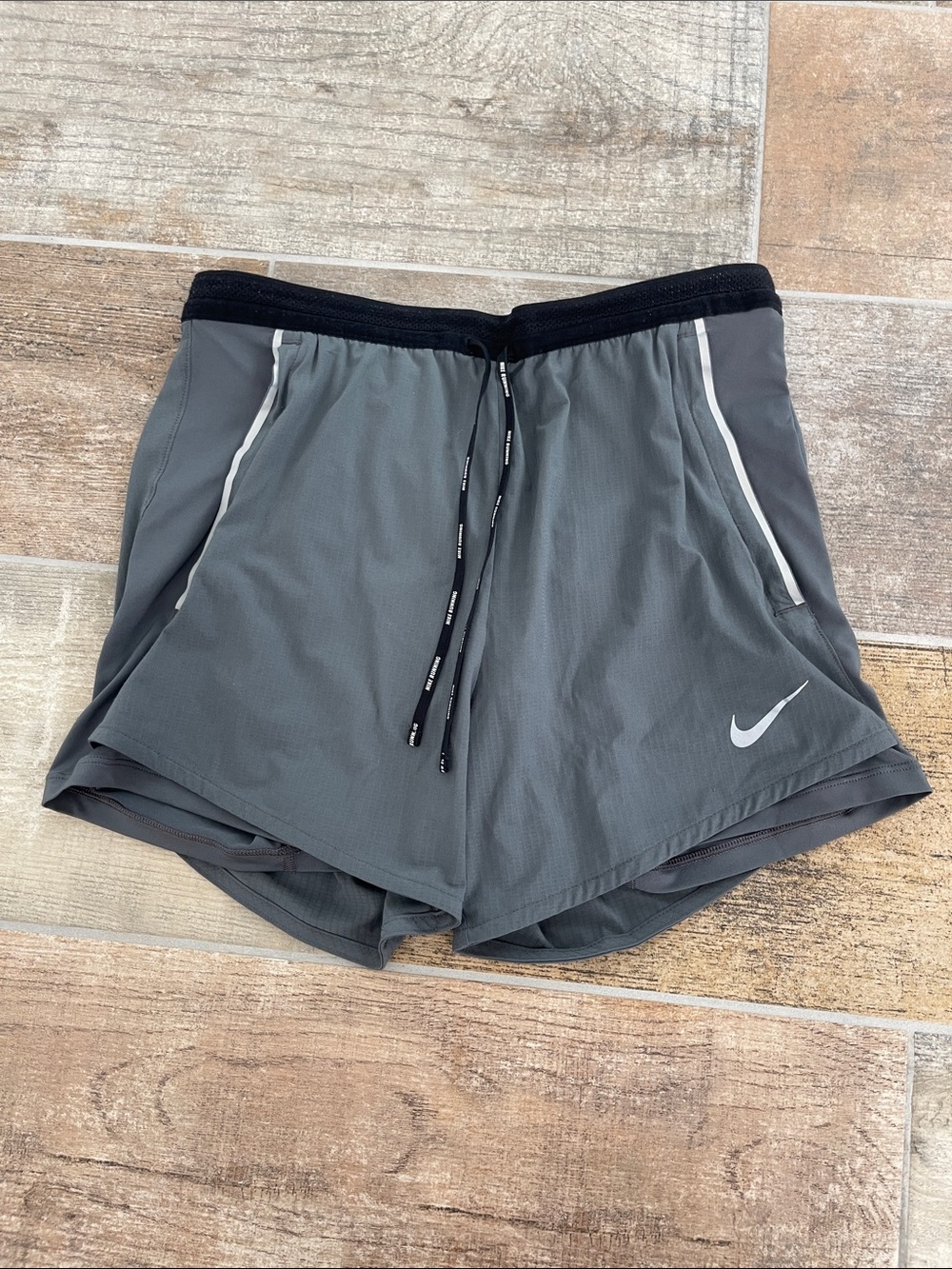 Nike Running Mens 4" Grey and Black Running Shorts Lined Size Small S